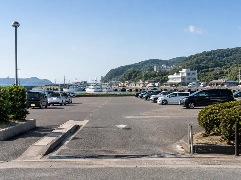 志賀島漁港周辺の朝市来場者用駐車場を表現したイメージ画像